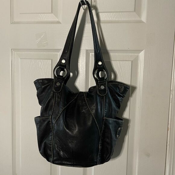 Tignanello  Leather  Black Bucket style shoulder bag with stitching accent . - Picture 1 of 15